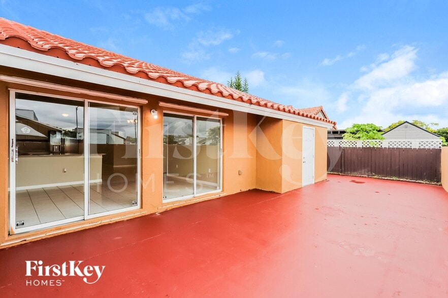 Building Photo - 1934 SW 123rd Ave