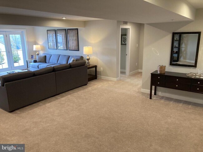 Building Photo - 7045 Eaglehead Dr