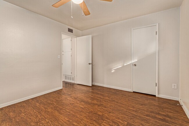 Building Photo - 1 Bed | 1 Bath -  Courtyard Style Unit