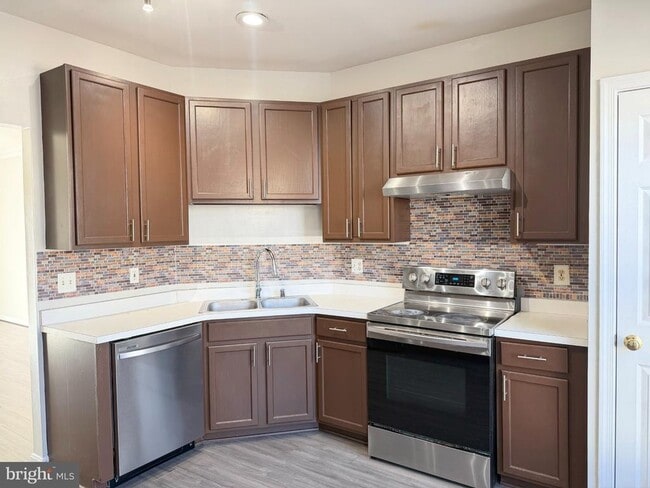 Building Photo - 8316 Green Grass Rd