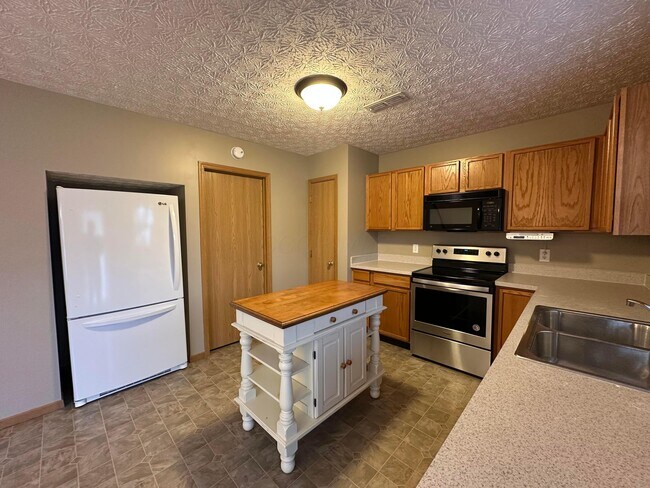 Building Photo - 135 Saratoga St