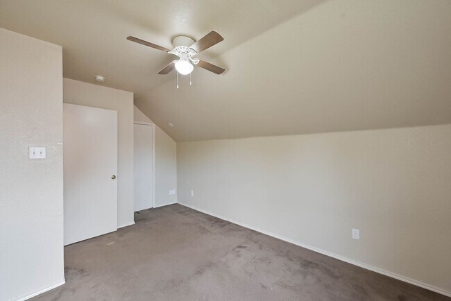 Building Photo - 404 Kings Way Dr