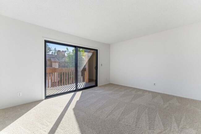 Building Photo - Spacious Westside Townhome Near Parks, Trails, and the Beach