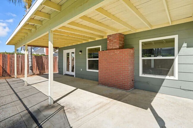 Building Photo - Spacious 5-Bedroom Home with Pool in NE Fr...