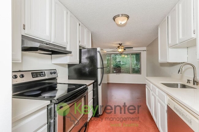 Building Photo - Stylish 2-Bed Condo with Pool & Clubhouse Access