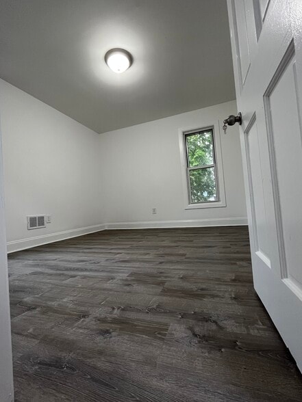Bedroom 3 - 1110 Lake St