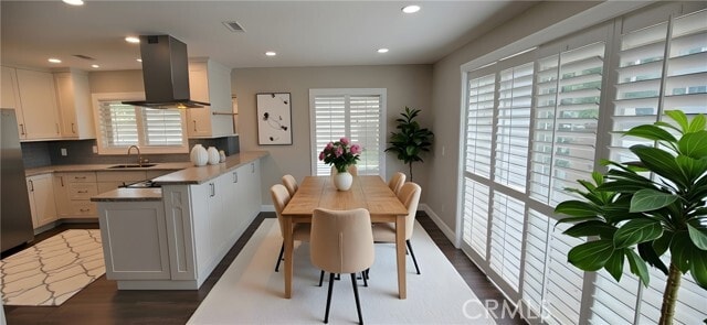 Building Photo - 2352 Dahlia Dr