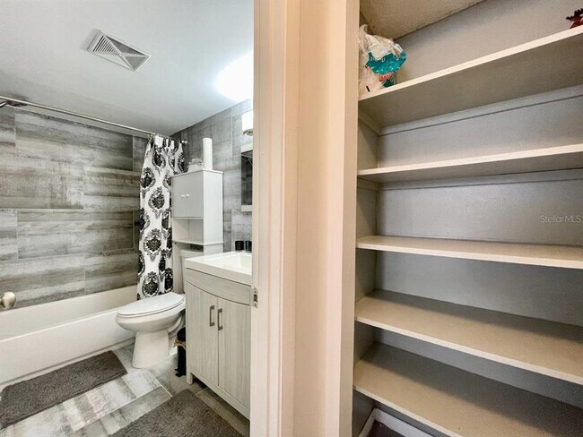 Building Photo - 6342 Newtown Cir