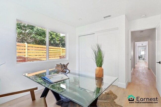 Building Photo - 4 + 3 Elegant Sherman Oaks Retreat with Po...