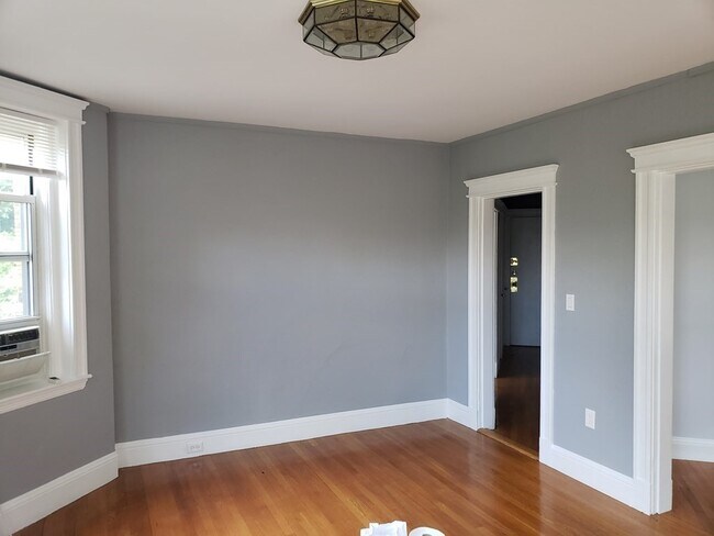 Primary Photo - 116 Riverway