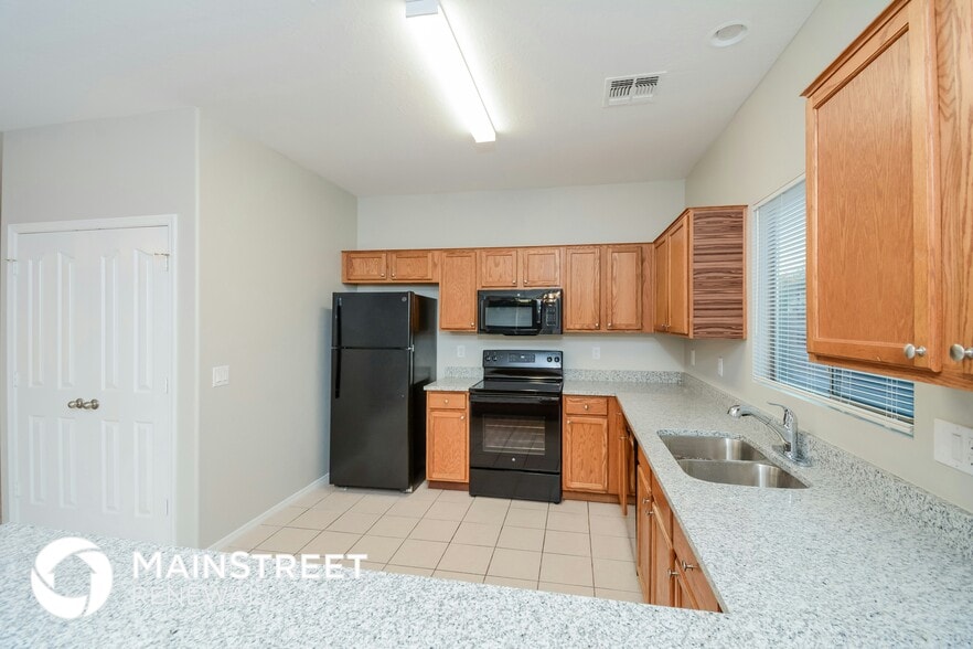 Building Photo - 13289 N Primrose St