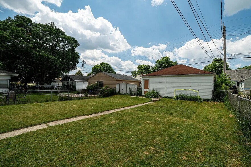 Building Photo - 3225 N 84th St