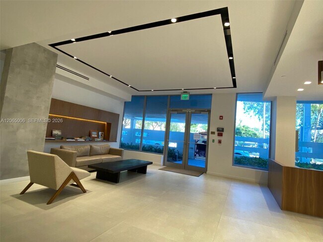 Building Photo - 13800 Highland Dr