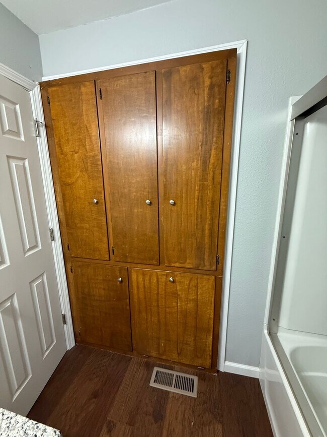 Building Photo - Very Nice 3 Bedroom home in great location!