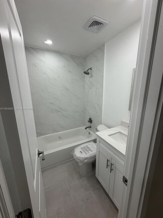 Building Photo - 9716 Hammocks Blvd