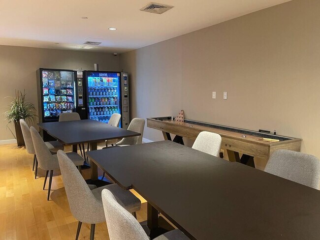 Building Photo - 862 6th Ave