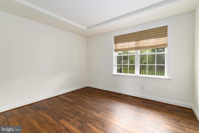 Building Photo - 6098 Creekside Dr