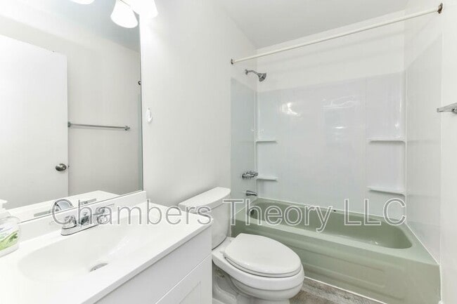Building Photo - 12231 Westwood Hills Dr