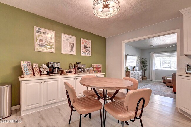 Building Photo - 1027 W 19th St