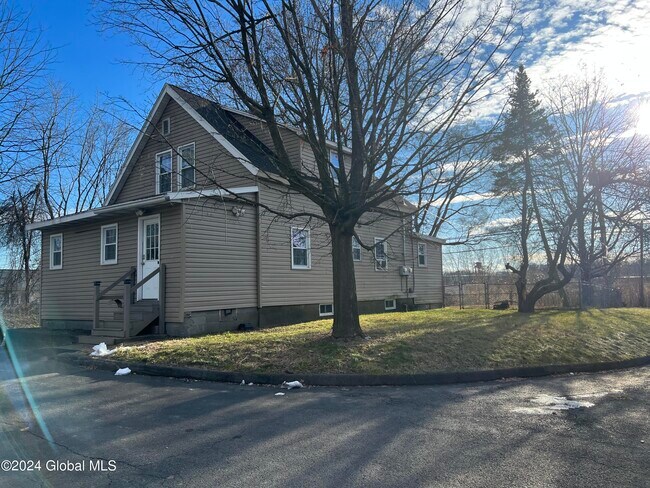 Building Photo - 109 Exchange St