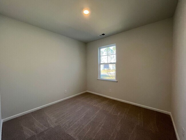 Building Photo - 143 Holloway Hill