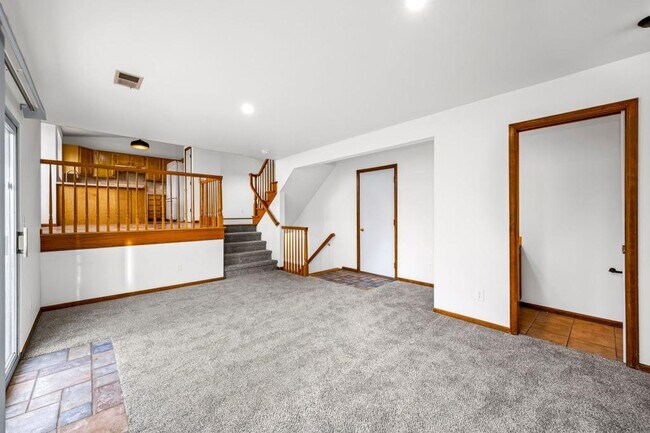 Building Photo - 749 Peregrine Run