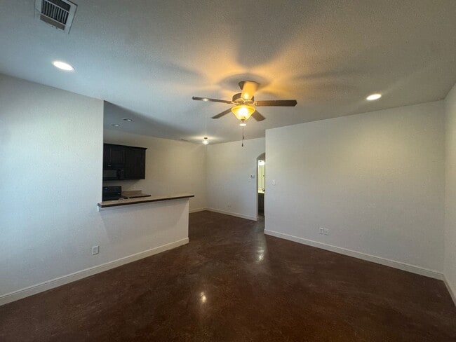 Building Photo - 203 Walker Ln
