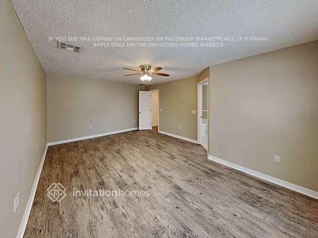 Building Photo - 2029 Needle Palm Dr