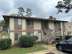 Building Photo - Downstairs unit in Pointe East avail NOW!