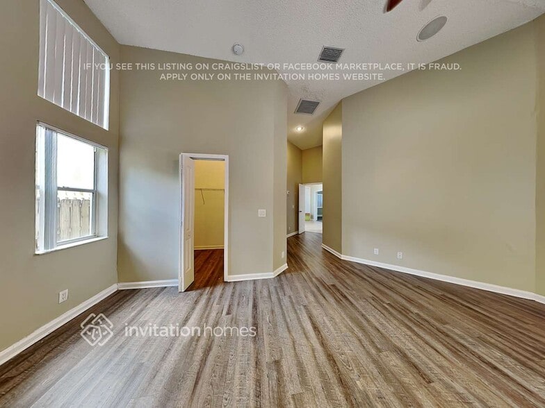 Building Photo - 4433 NW 67th Ave