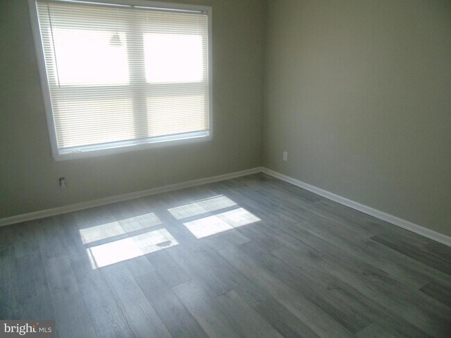 Building Photo - 24 Hopewell Ln