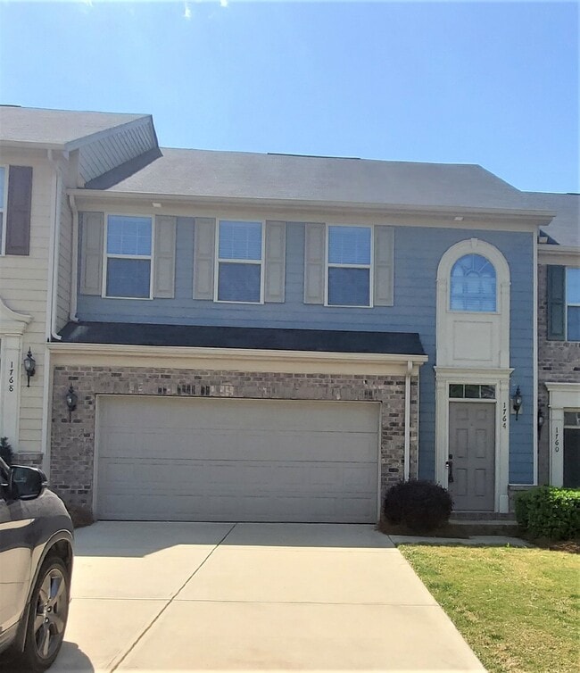 Building Photo - "Charming 3-Bedroom Retreat with 2.5 Baths in Charlotte's Heart – Spacious 1880 Sq Ft Gem!"