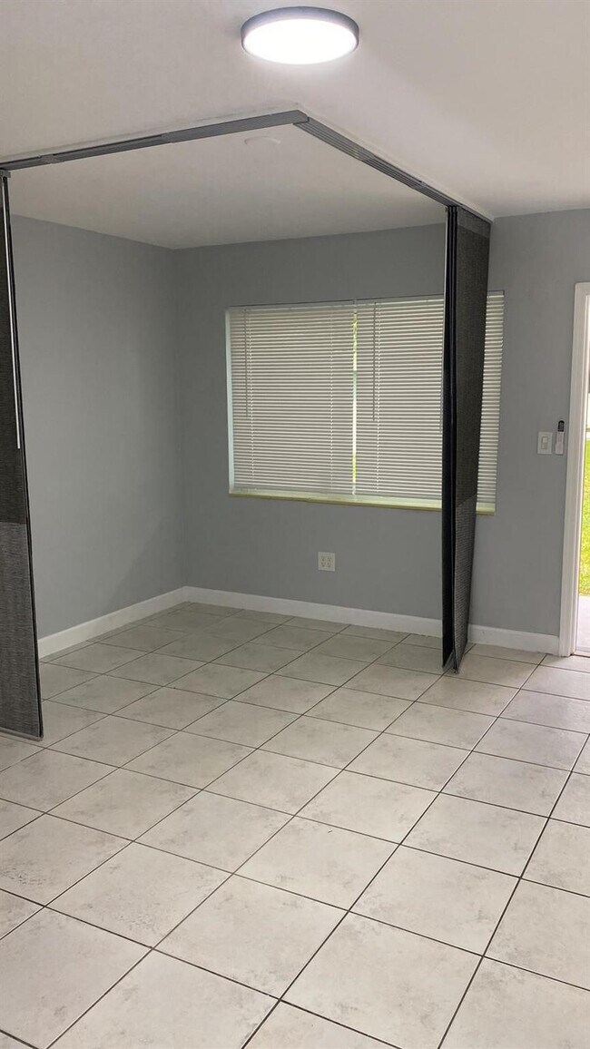 Building Photo - 6224 Miramar Pkwy