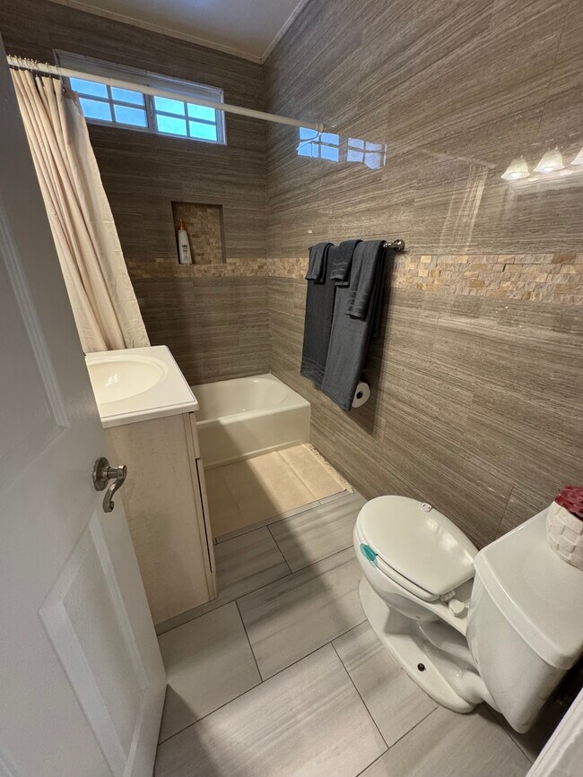 Building Photo - 3935 Inglewood Blvd