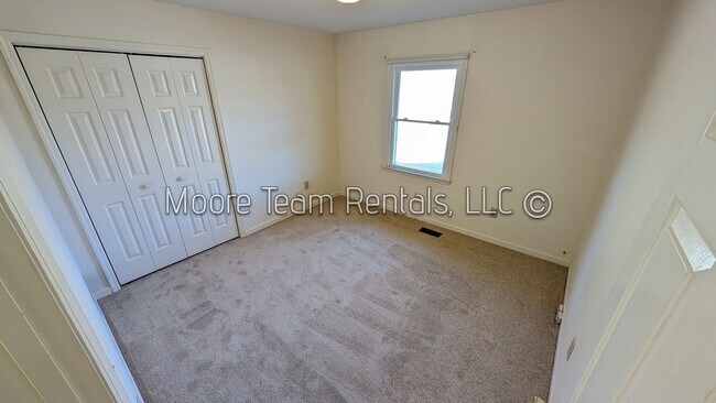Building Photo - 2/2 & Office - Spacious Duplex