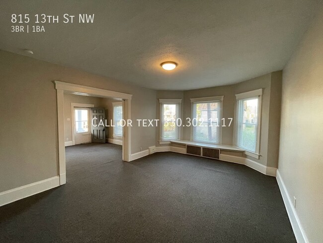 Building Photo - Large two bedroom one bathroom duplex for ...