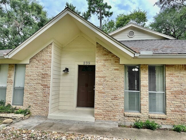 Building Photo - 239 Ridgewood Dr