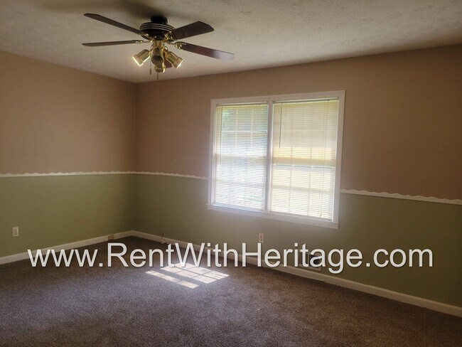 Building Photo - GREAT HOME / 3 BEDROOMS AND BONUS ROOM / GREAT LOCATION /  PRIVATE FENCED YARD