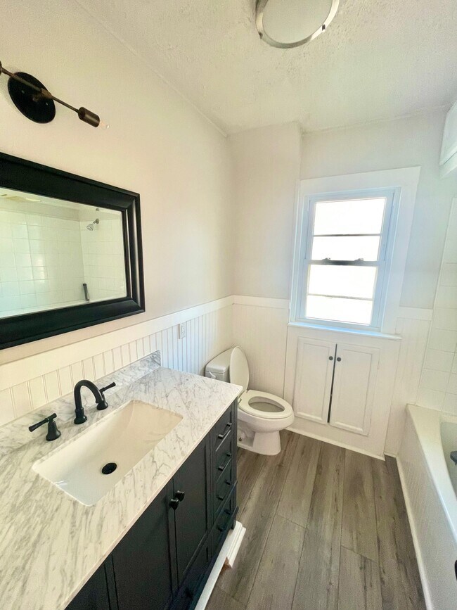 Building Photo - 16 Woodlawn St