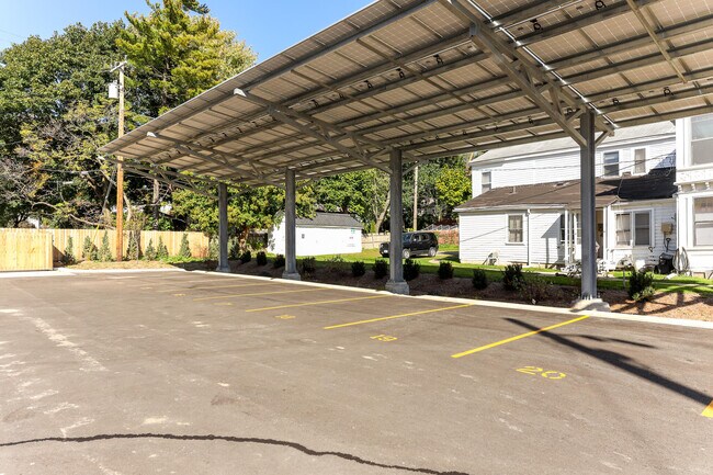 Building Photo - 400 N River St