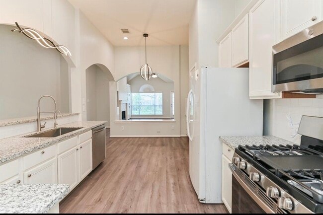 Building Photo - 13814 Bink Ct