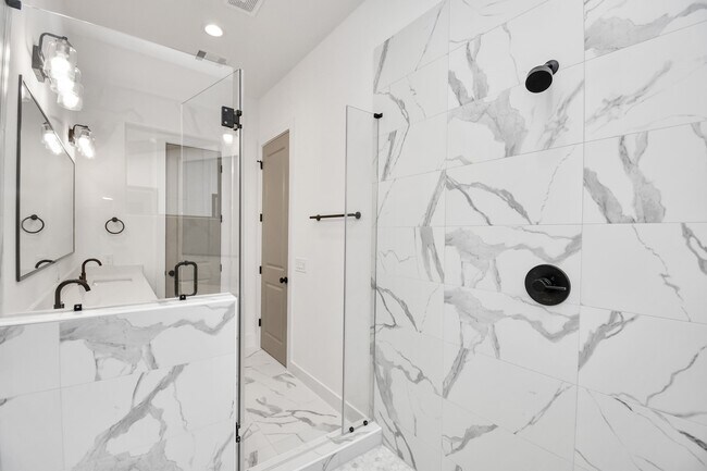 Building Photo - 2313 Eagle St