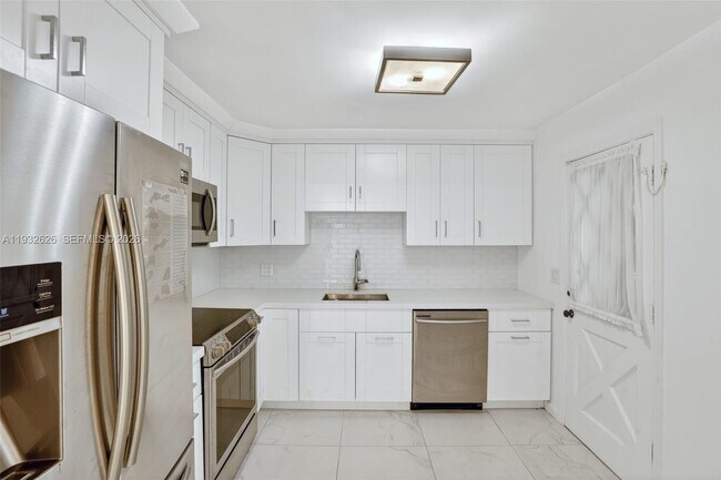 Building Photo - 1239 Mariposa Ave