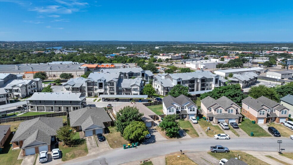 Building Photo - 710 Claremont Pky