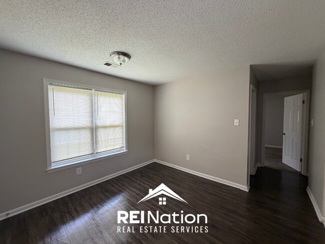 Building Photo - Move-In Ready 3BR/2BA Home in 38133 - Hardwood Floors & Great Storage