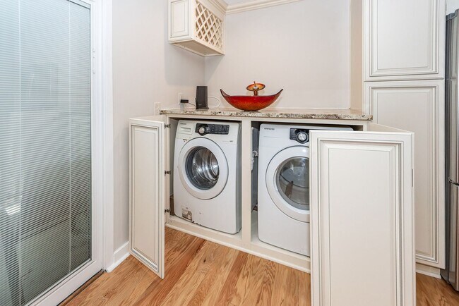 Building Photo - 2 Bedroom 1 Bath Condo in The Park at Rive...