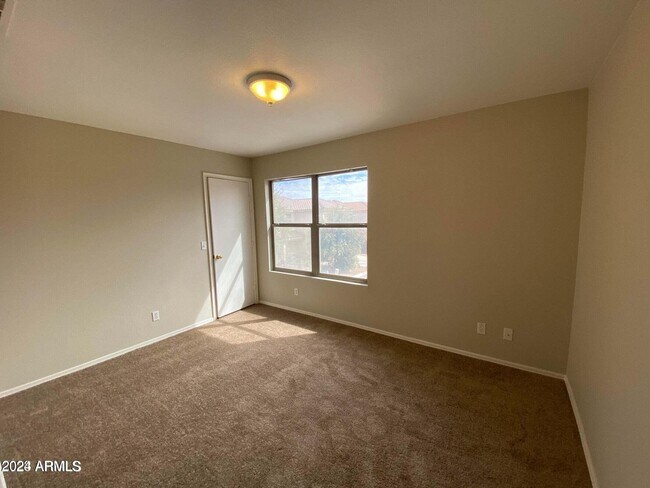 Building Photo - 2138 E Spruce Dr