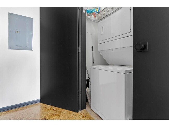 Building Photo - 1701 NE Madison St