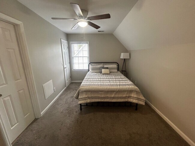 Building Photo - 33 Old Clayton Ct