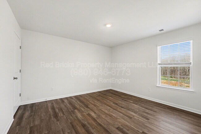 Building Photo - 7847 Whispering Strm Dr